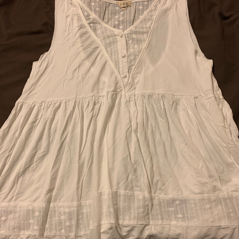 Boutique style small top white
